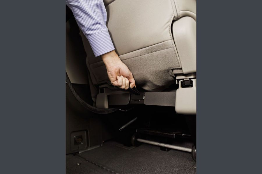 seat adjuster for making more space